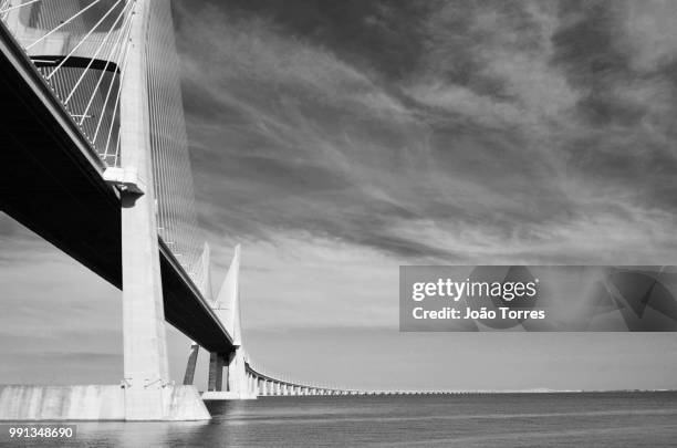 ponte vasco da gama - lisboa - ponte vasco da gama stock-fotos und bilder