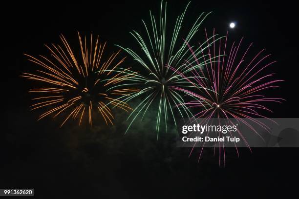 tri colour fireworks - tulp stock-fotos und bilder