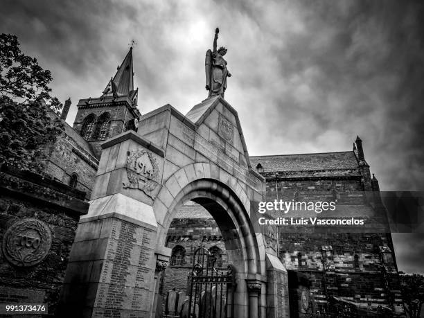 kirkwall war memorial - kirkwall street stock pictures, royalty-free photos & images