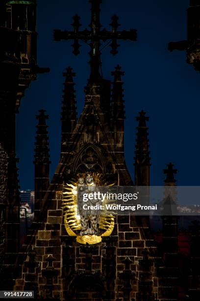 prag teynkirche detail - teynkirche stock-fotos und bilder