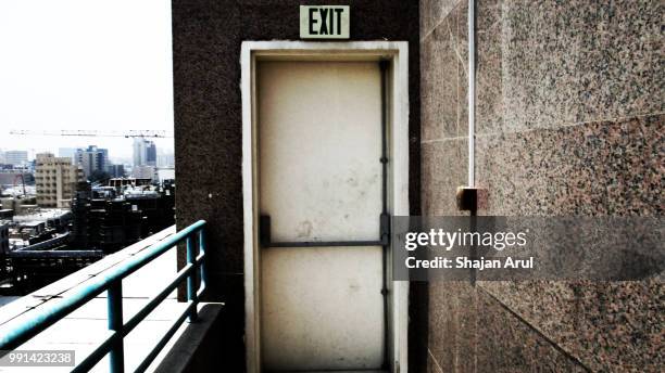 al faa exit - qatar door stock pictures, royalty-free photos & images