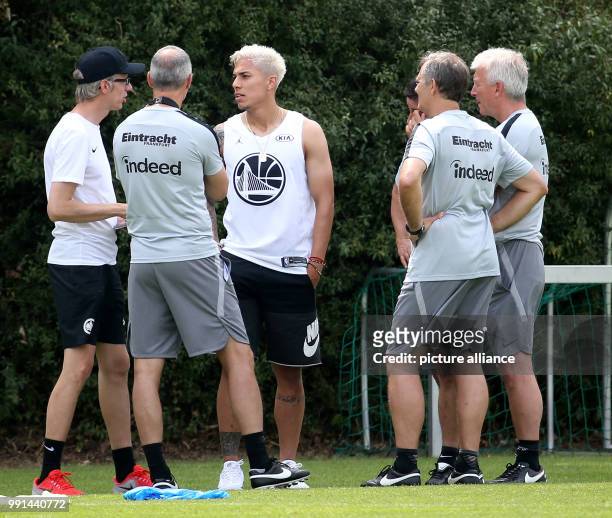 July 2018, Germany, Frankfurt/Main: Soccer, Bundesliga, beginning of training for Eintracht Frankfurt. Carlos Salcedo greets manager Adi Huetter,...