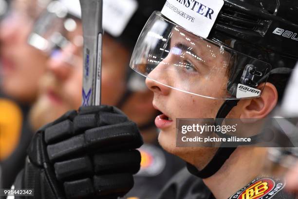Germany Cup, Germany - Slovakia, 2nd game day in Augsburg, Germany, 11 November 2017. German ice hockey player Stefan Loibl. Photo: Peter Kneffel/dpa