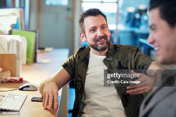 creative businessmen talking, meeting in office - crowdsourcing imagens e fotografias de stock