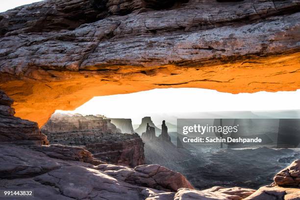 mesa arch sunrise - sachin stockfoto's en -beelden