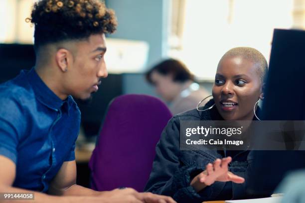creative business people meeting, brainstorming in office - vanguardista fotografías e imágenes de stock