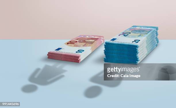 euro gender pay gap - twenty euro note 個照片及圖片檔
