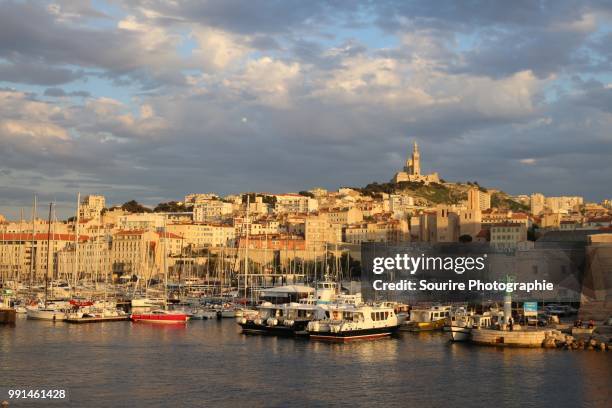 le vieux port - marseille - sourire 個照片及圖片檔