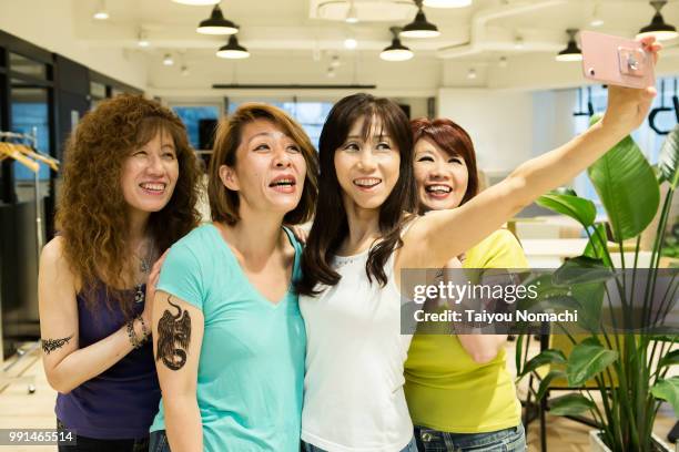 four women who enjoy selphie - hachioji fotografías e imágenes de stock