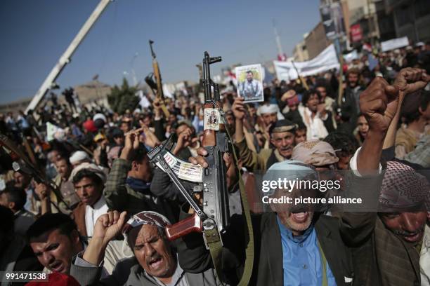 Dpatop - Yemenis shout slogans during a protest calling for an end to the Saudi-led blockade on Yemen, in Sanaa, Yemen, 13 November 2017. The United...