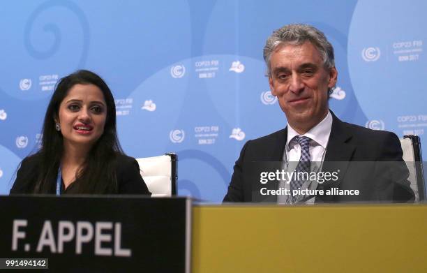 The CEO of the Deutsche Post , Frank Appel, sits on the panel next to Fiza Farhan, Pakistani advisor of the UN Secretary General in the programme for...
