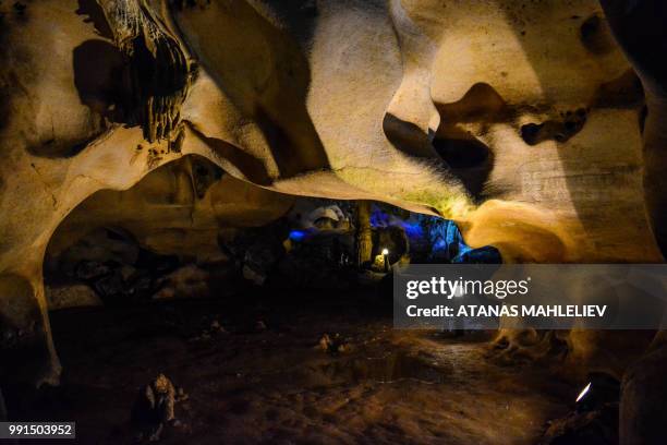cave - atanas foto e immagini stock