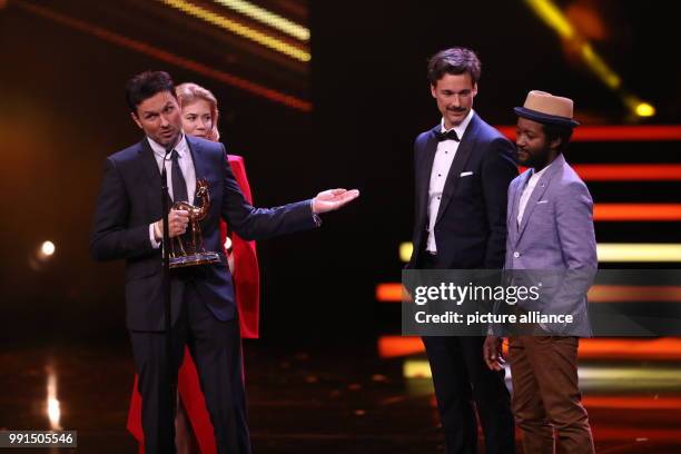 The award winner in the category "Film National", the actors Eric Kabongo , Florian David Fitz, Palina Rojinski and the director Simon Verhoeven can...