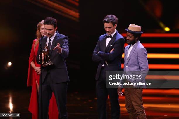 The award winner in the category "Film National", the actors Eric Kabongo , Florian David Fitz, Palina Rojinski and the director Simon Verhoeven can...