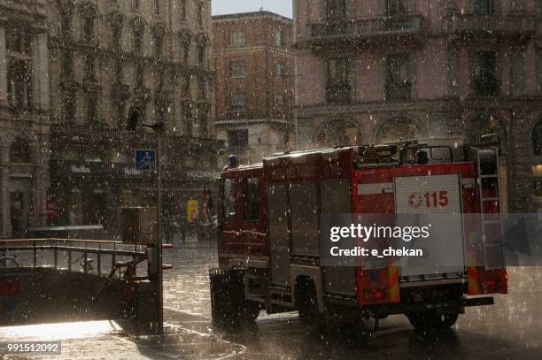 vigili del fuoco - fuoco stock pictures, royalty-free photos & images