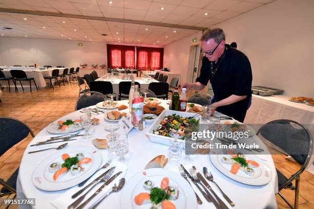 Hotel - Team Lotto-Soudal 2015Carol De Dobbelaere Cook Kok Cuisinier, Illustration Illustratie, Restaurant Food Dinner, 67Th Criterium Du Dauphine...