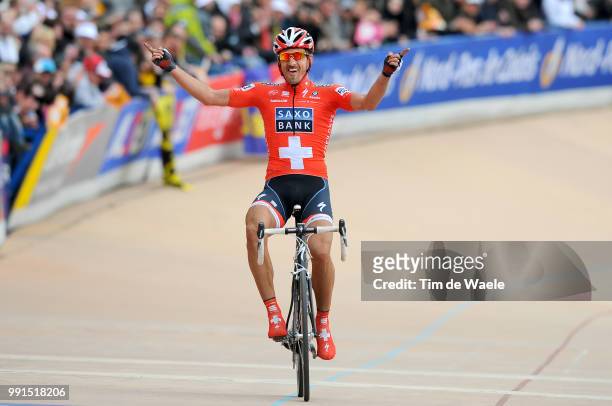 108Th Paris-Roubaix 2010Arrival, Fabian Cancellara Celebration Joie Vreugde, Compiegne - Roubaix / Parijs / Tim De Waele