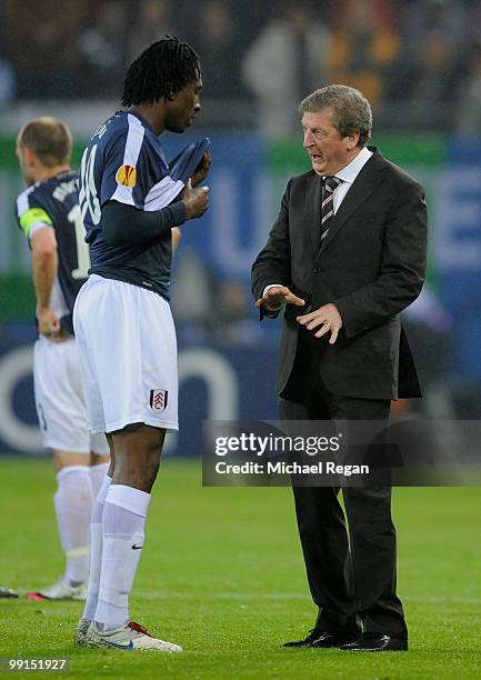 Head coach Roy Hodgson of Fulham issues instructions to his player Dickson Etuhu during the UEFA Europa League final match between Atletico Madrid...