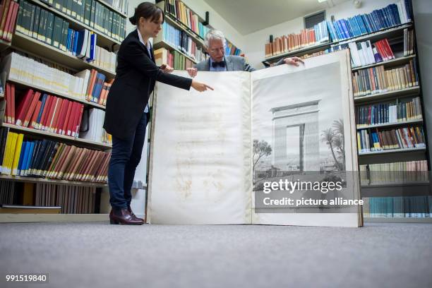 The former professor for Egyptology Erhart Graefe and his research assitant of Egyptology Annika Wuethrich present the big book "Description de...