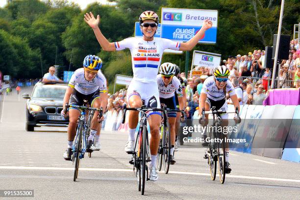 Gp De Plouay-Bretagne 2015/ Womenarrival/ Armitstead Elizabeth / Johansson Emma / Ferrand-Prevot Pauline / Celebration Joie Vreugde/Plouay - Plouay...