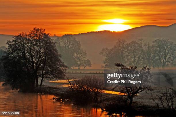 dee valley sunset - phil rogers stock pictures, royalty-free photos & images