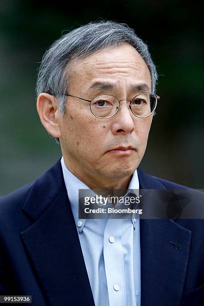 Steven Chu, U.S. Energy secretary, speaks to members of the media after meeting with workers at the BP Command Center in Houston, Texas, U.S., on...