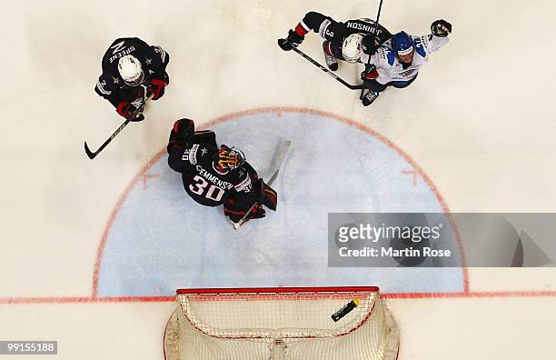 Sami Kapanen of Finland clebrates his team's 3rd goal during the IIHF World Championship group A match between Finland and USA at Lanxess Arena on...
