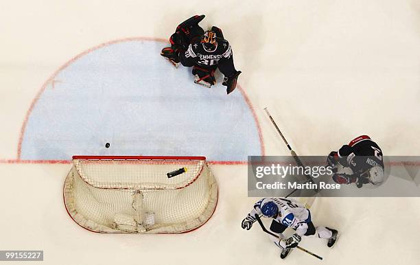 Sami Kapanen of Finland celebrates his team's 3rd goal during the IIHF World Championship group A match between Finland and USA at Lanxess Arena on...