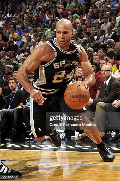 Richard Jefferson of the San Antonio Spurs drives the ball against the Orlando Magic during the game at Amway Arena on March 17, 2010 in Orlando,...