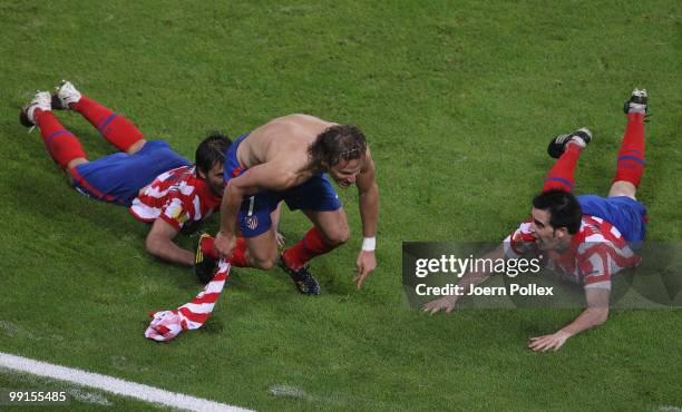 Diego Forlan of Atletico Madrid celebrates with team mate Sergio Aguero after scoring his team's second and winning goal in extra time during the...