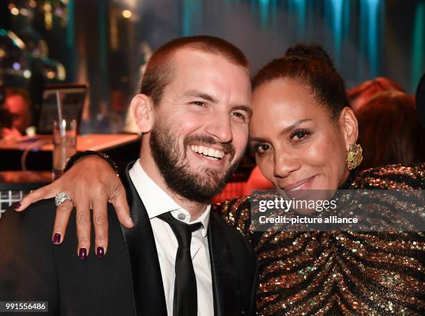 Barbara Becker und ihr Freund Juan Lopez Salaberry feiern am in Berlin auf der Party nach der 69. Verleihung des Medienpreises Bambi. Photo: Jens...