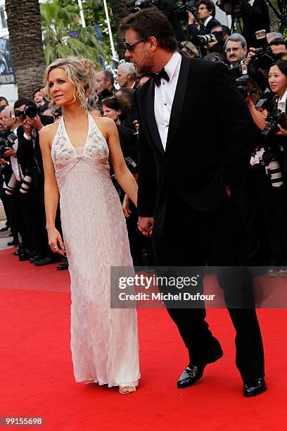 Russell Crowe and Danielle Spencer attend the 'Robin Hood' Premiere at the Palais des Festivals during the 63rd Annual Cannes Film Festival on May...