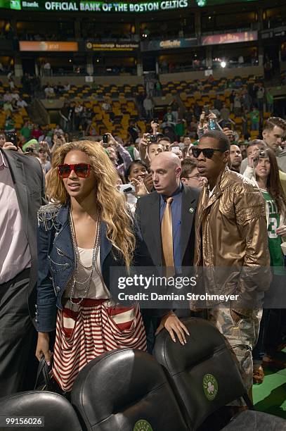 Playoffs: Singers Beyonce and Jay-Z in stands during Boston Celtics vs Cleveland Cavaliers game. Game 3. Boston, MA 5/7/2010 CREDIT: Damian Strohmeyer