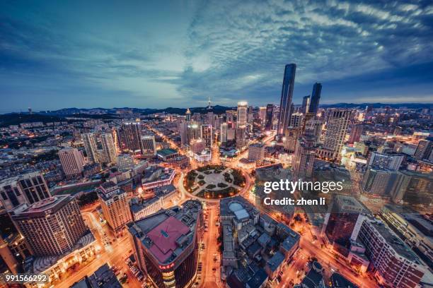 bustling city - dalian fotografías e imágenes de stock