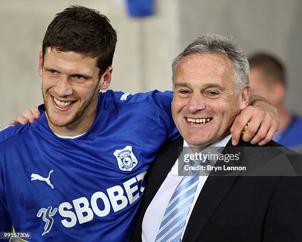 Cardiff City Captain Mark Hudson celebrates with Manager David Jones after winning the Coca-Cola Championship Playoff Semi Final 2nd Leg match...