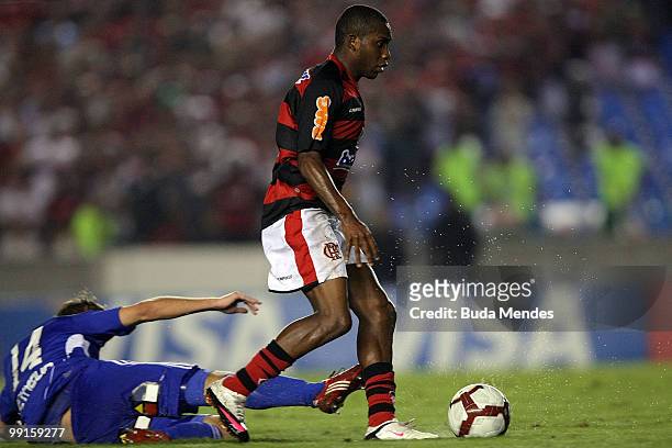 Willians of Flamengo fights for the ball with Felipe Seymour of Universidad de Chile during a match as part of Libertadores Cup at Maracana Stadium...