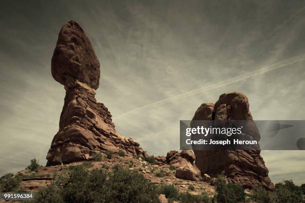 balanced rock arches national park - balanced rock arches national park stock pictures, royalty-free photos & images