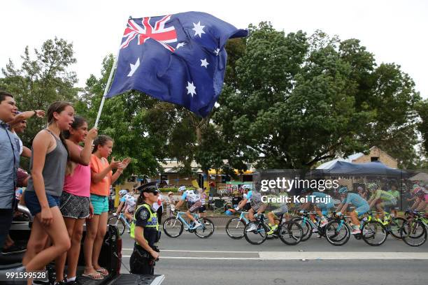 18Th Santos Tour Down Under 2016, Stage 1 Illustration Illustratie , Landscape Paysage Landschap, Australian Flag/ Fans Supporters /Peleton Peloton,...