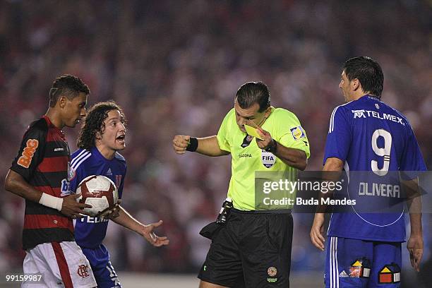 Manuel of Universidad de Chile is sent off by referee Carlos Amarilla during a match as part of Libertadores Cup at Maracana Stadium on May 12, 2010...