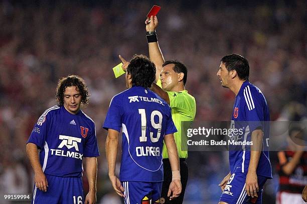 Manuel of Universidad de Chile is sent off by referee Carlos Amarilla during a match as part of Libertadores Cup at Maracana Stadium on May 12, 2010...