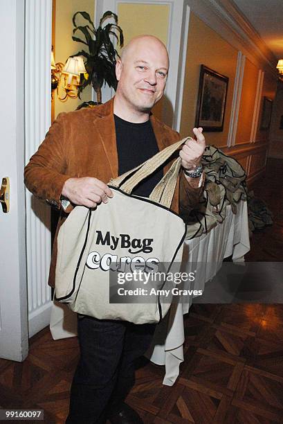 Actor Michael Chiklis at Style For Smiles at The Regency Hotel on February 8, 2009 in Beverly Hills, California.