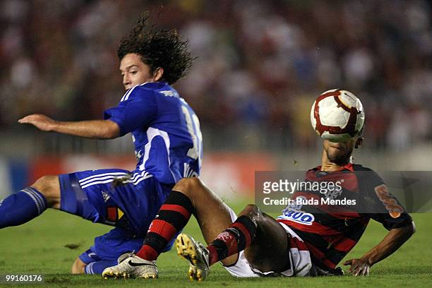 Leo Moura of Flamengo fights for the ball with Manuel Iturra of Universidad de Chile during a match as part of Libertadores Cup at Maracana Stadium...