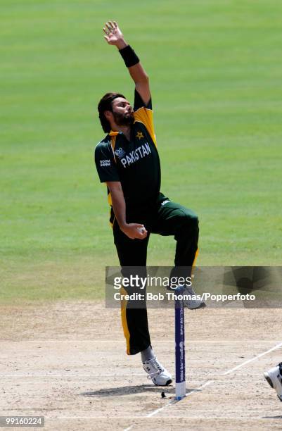 Shahid Afridi bowling for Pakistan during the ICC World Twenty20 Super Eight match between New Zealand and Pakistan at the Kensington Oval on May 8,...