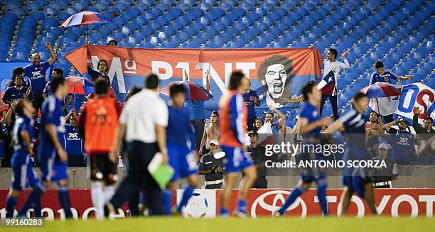 Universidad de Chile football team fans cheer their team after defeating Flamengo in their Libertadores Cup quarterfinal football match on May 12,...