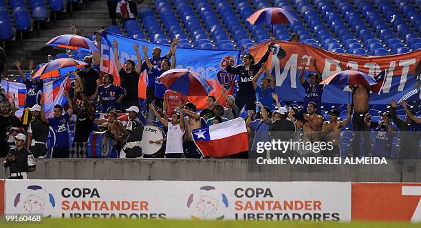 Universidad de Chile football team fans cheer their team after defeating Flamengo in their Libertadores Cup quarterfinal football match on May 12,...