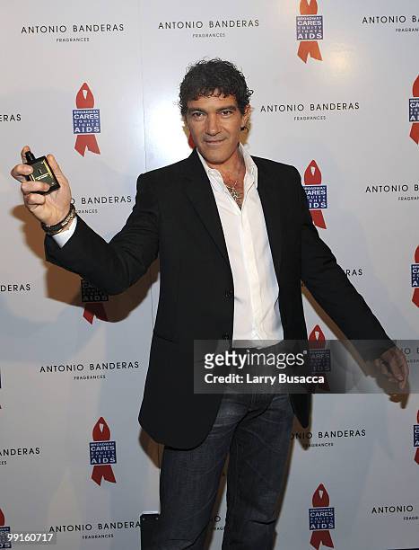 Antonio Banderas introduced his new fragrance, "The Secret", and his first collection of photographs, "Secrets on Black", on Wednesday night at...