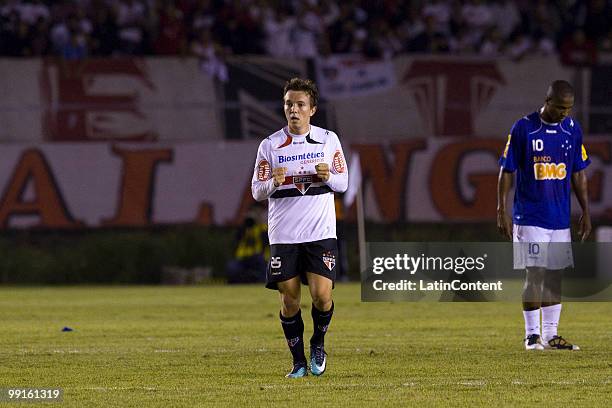 Dagoberto of Sao Paulo celebrates a goal during a Libertadores Cup match against Cruzeiro at Mineirao stadium on May 12, 2010 in Belo Horizonte,...