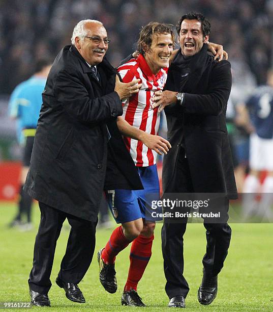 Diego Forlan and his head coach Quique Sanchez Flores of Atletico Madrid celebrate their victory after extra time at the end of the UEFA Europa...