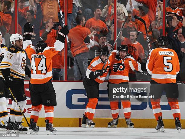 Mike Richards of the Philadelphia Flyers scores a first period goal against the Boston Bruins in Game Six of the Eastern Conference Semifinals during...