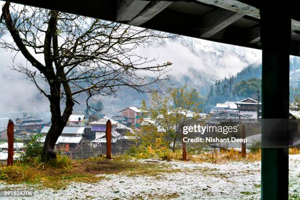 phulga-kheerganga - manali - solang - ganga stock pictures, royalty-free photos & images